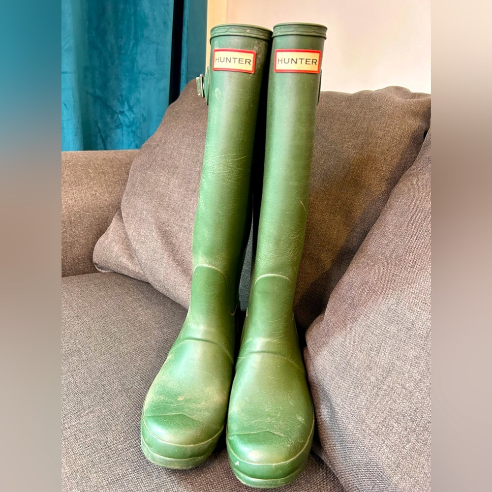 Size 8 tall Hunter boots - Original Matte Forest Green
